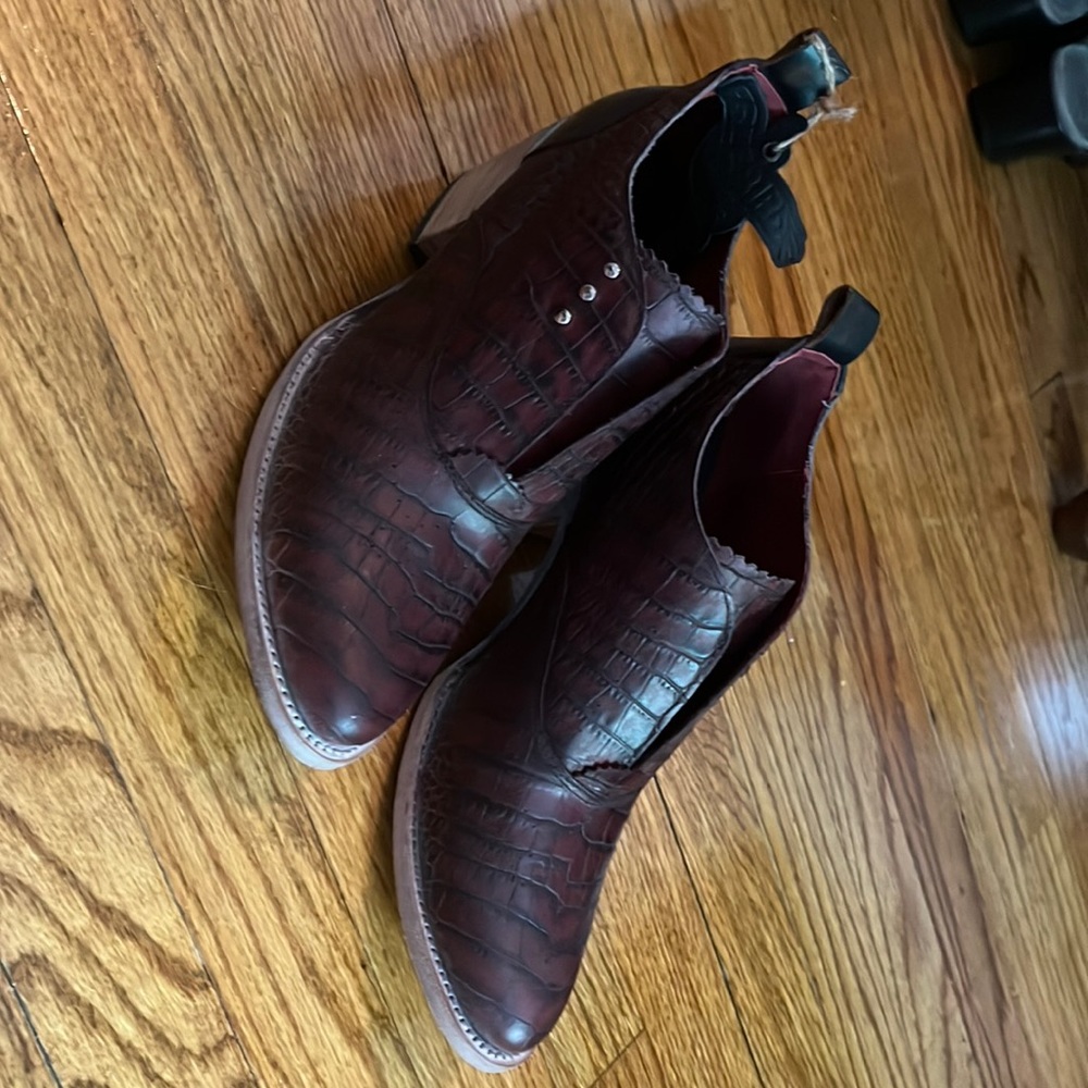 Size 10 Freebird by Steven.  Sadie shoes.   Never worn.